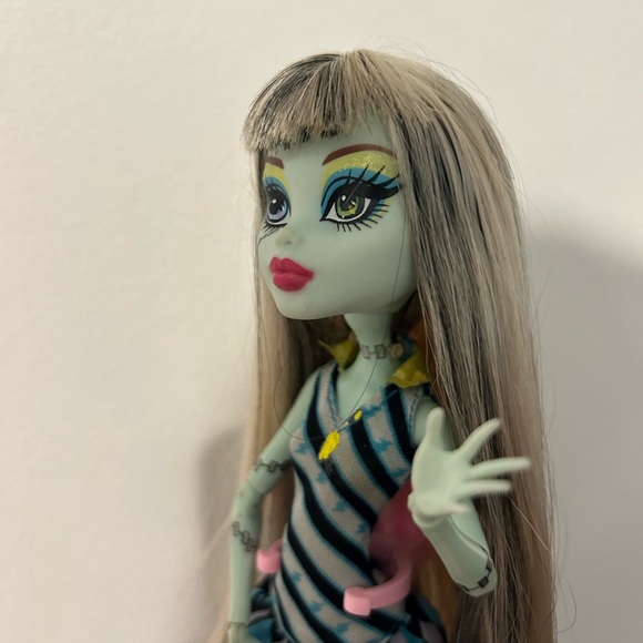 Monster High Doll Frankie Stein Picture Day: Wave 2 - Picture 7 of 7